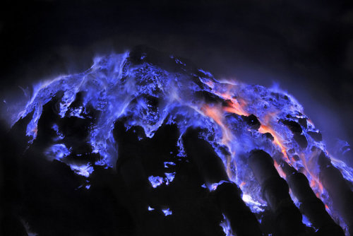 coolthingoftheday: Indonesia’s Kawah Ijen is a volcano near East Java that erupts blue lava fr