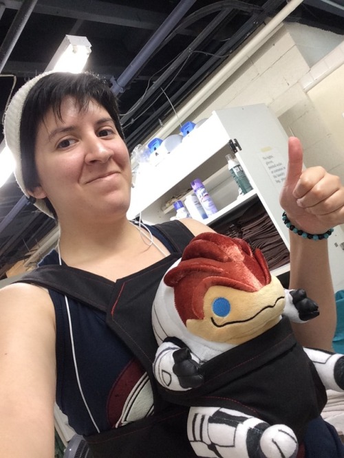 fontscosplay:  arkadycosplay:   mizuaoi:   mizuaoi:   This is why I went to school for theatrical costuming for 5 years  I made a baby harness for my Krogan son for a casual Fem! Shep cosplay for SDCC  this is my crowning achievement and I’m stupidly