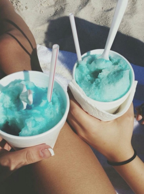 summer-sex-and-boys:  Yummy - https://weheartit.com/entry/133120807 
