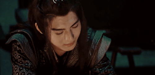 cqlfeels: Xue Yang acting lovesick is so funny because he’s literally twirling his hair like a