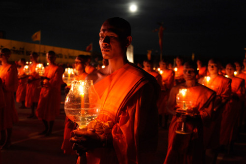 asylum-art:The Dhammakaya Temple,Luke Duggleby Photography The Worlds Largest Buddhist TempleThe eno