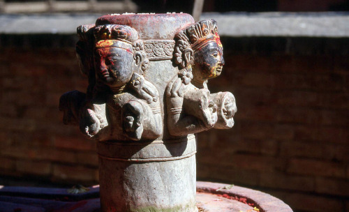 Pashupati lingam, Nepal