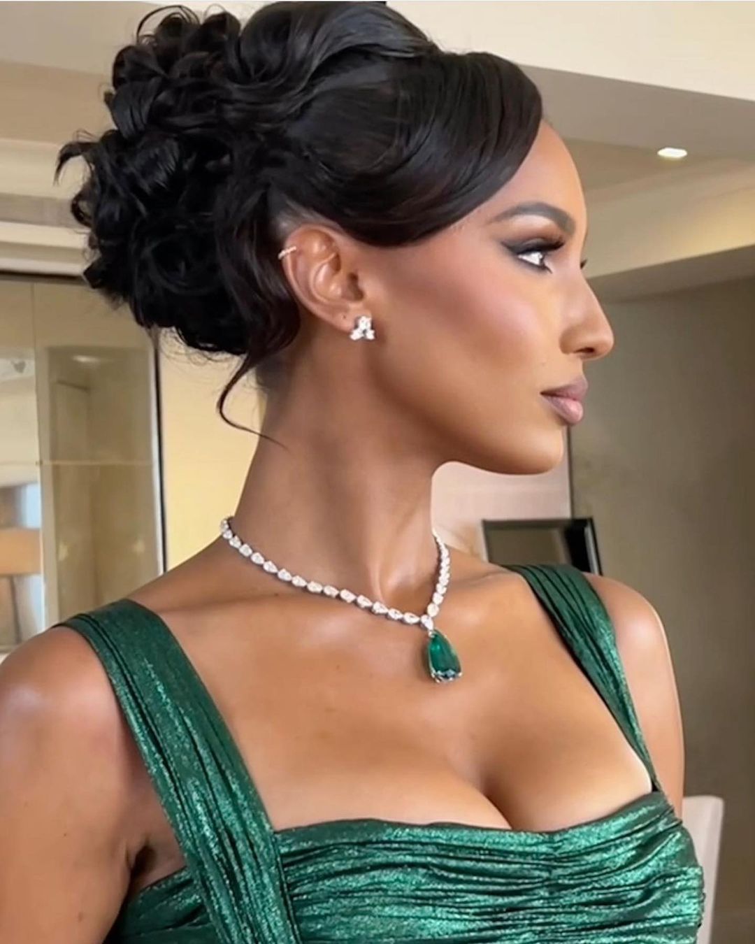 amerikansk dollar vagabond radius The Makeup Brush — Jasmine Tookes at the 2022 Met Gala