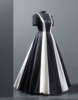 fripperiesandfobs:  Balenciaga evening dress,