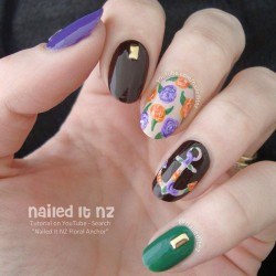 naileditnz:  Here’s another shot of my floral anchor nail art - tutorial here: http://youtu.be/Bz7jwu160WM  Which nail is your fav? 