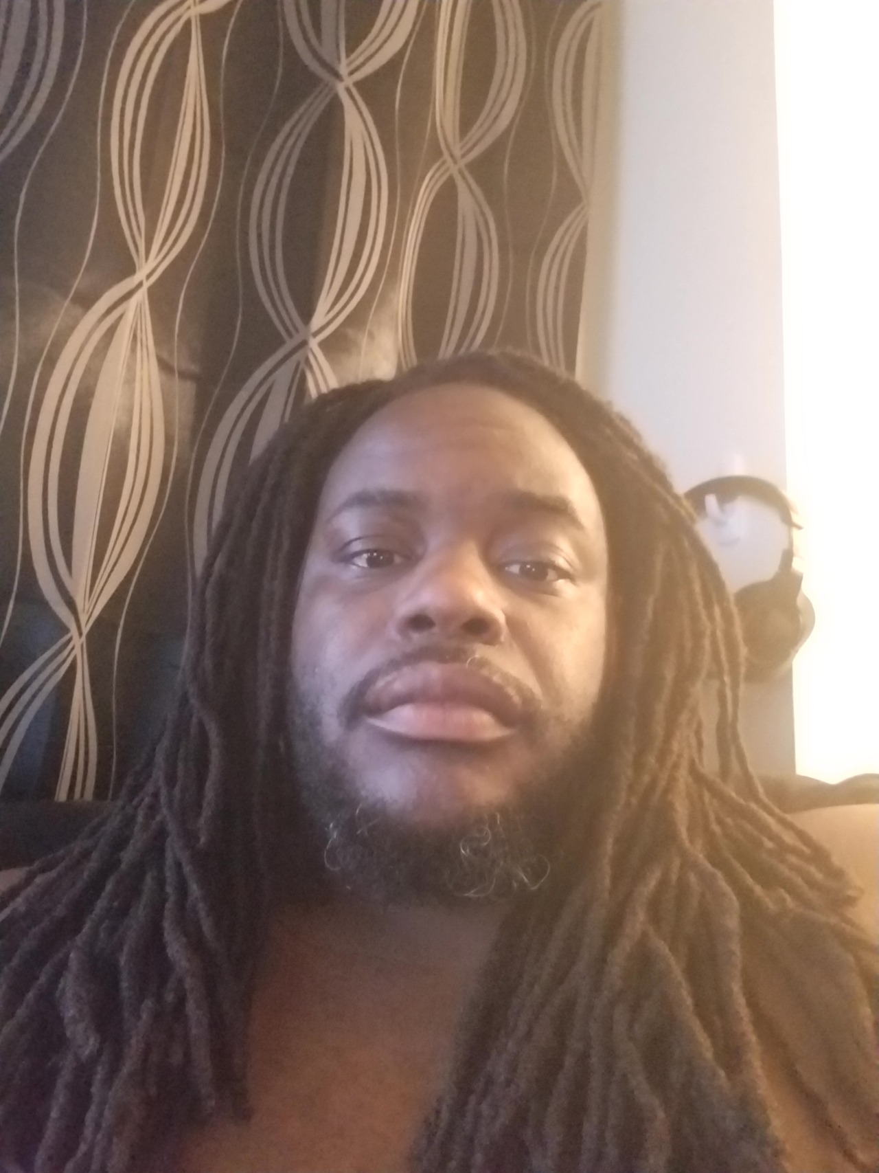 Lets just start an endless line of black selfies. Reblog with a selfie. 