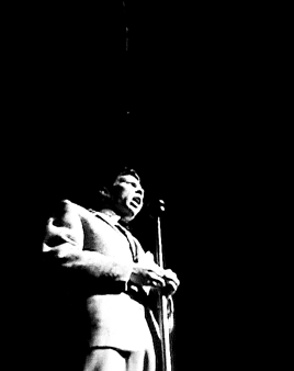 black-0rpheus:  Frank Sinatra performing at New York’s Paramount Theater on October