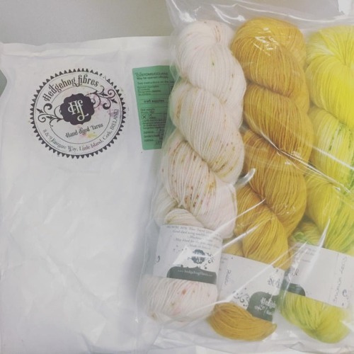 Looooooove!!!!!!!!!!!! #hedgehogfibres #yarnlover 金曜の残業終わりに家に帰ったら！！！