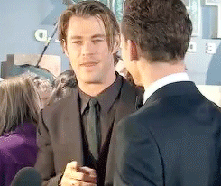 madisonyork:[x]look in the 2nd gif it looks like he’s saying that its starting to rain.
