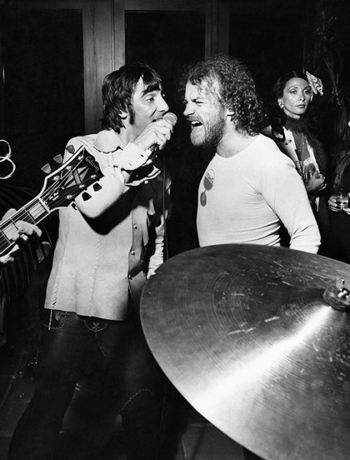 ravenofrhye:Keith Moon & Joe Cocker, 1975.