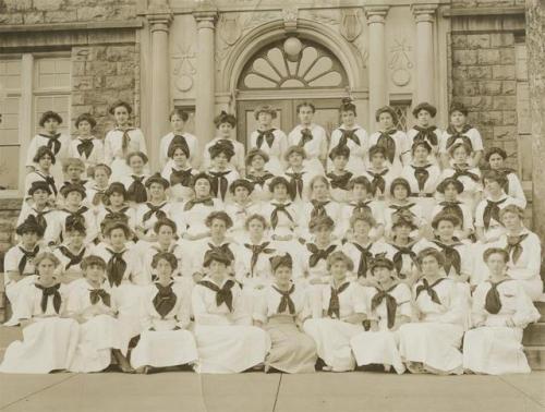 hankeycenter:A photograph of Wilson College’s class of 1916 as freshmen.Wilson College Historic Phot