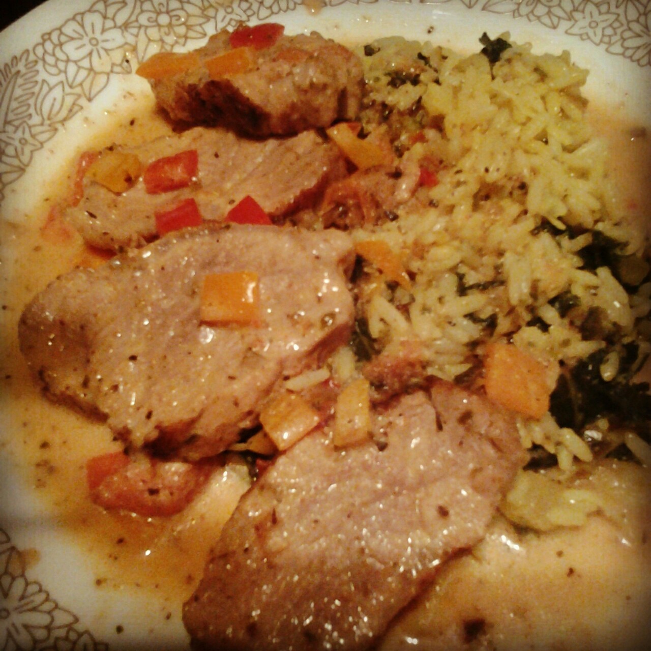 Tonight I cook Caribbean rice with kale and a pork tenderloin been marinated in rum,