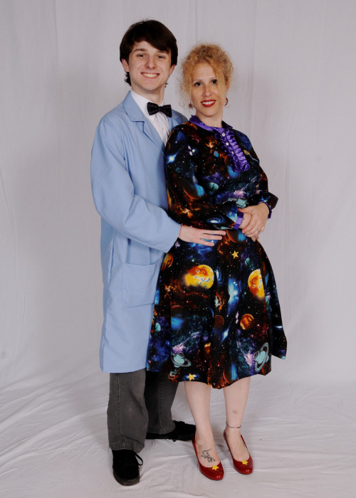 miss-nerdstiles: Ms Frizzle, and her date, Bill Nye the Science Guy (that is, me and ninewheels). Yo