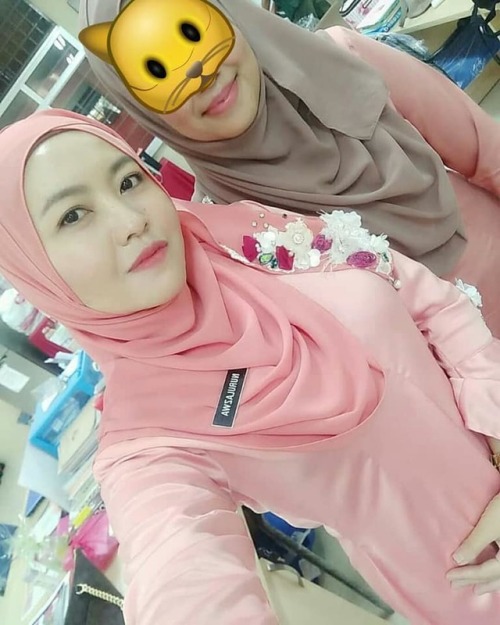 kissbabyskyz: aweksharingpadu:  Tekel awek dah senang dah sekarang.Calit je Badwolf Perfume confirm 