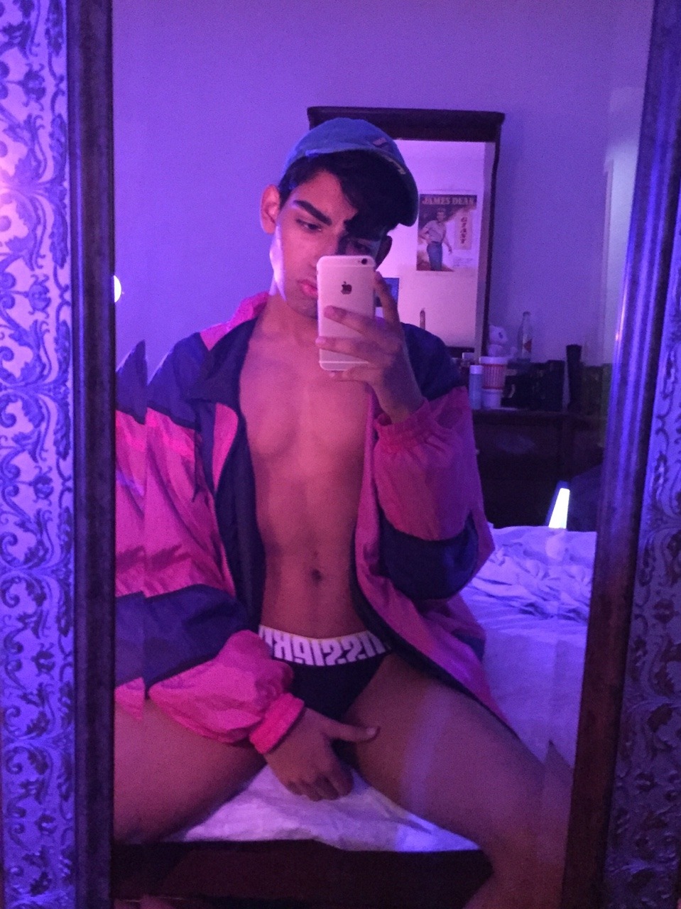 c-elebutante:  lonely boy 