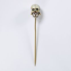 past-imperfect:  Skull Stick Pin Paris,1867 Gold and enamel with diamond sparks The jewel contains electric terminals so that, when connected to a battery concealed in the wearer’s pocket, the eyes roll and the jaws snap. 