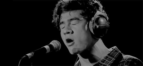 ufocaluhm:// BBC LIVE LOUNGE //it comes in waves, i close my eyes.hold my breath and let it bury me.
