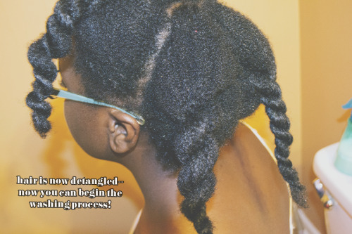 subtle-queen:naijacurls:Detangling Natural Hair After Removing BraidsThis weekend, my little sis rem