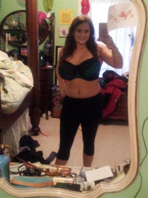 Sundreams90What’s up with the bacon?For 900+ more fan-posted photos of her, see sundreams90fan