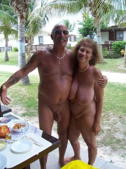goodlookingwives:  Hot Housewives Pics   She has a pair of huge luscious tits. He has a great looking cock.