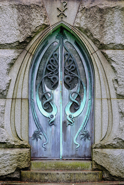 aneternalscoutandabrownie:edhellin:mausoleum doors_pt2 by platitude_way on Flickr.I honestly can’t t