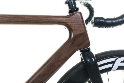 utwo:
“ Fixed Gear Bike WUDU
Lightweight – 2.5 kg wooden frame
© materiabikes.com
”