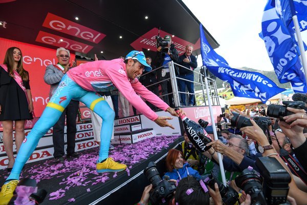 dbarraja:  The Shark is the new Maglia Rosa 