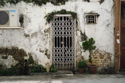 philmon:Gates of Geylang.