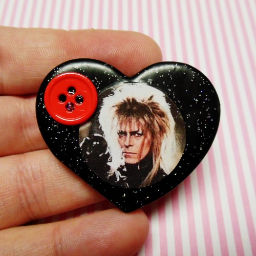 goldenlady25:  alibuttons:  ‘Tis October! Head on over to my Etsy Shop to find these spooktacular items! :)  Heart pendants can be made into brooches OR necklaces! ;)    Super cute!  I want the ouja earrings