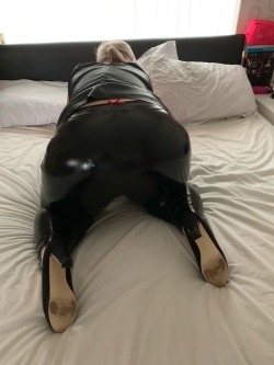 tubbys1234:  Big butt 