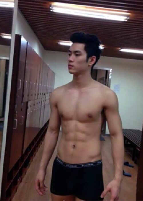 gungyu:  welovediscostick:  Not sure it’s real or not  好大喔。>\