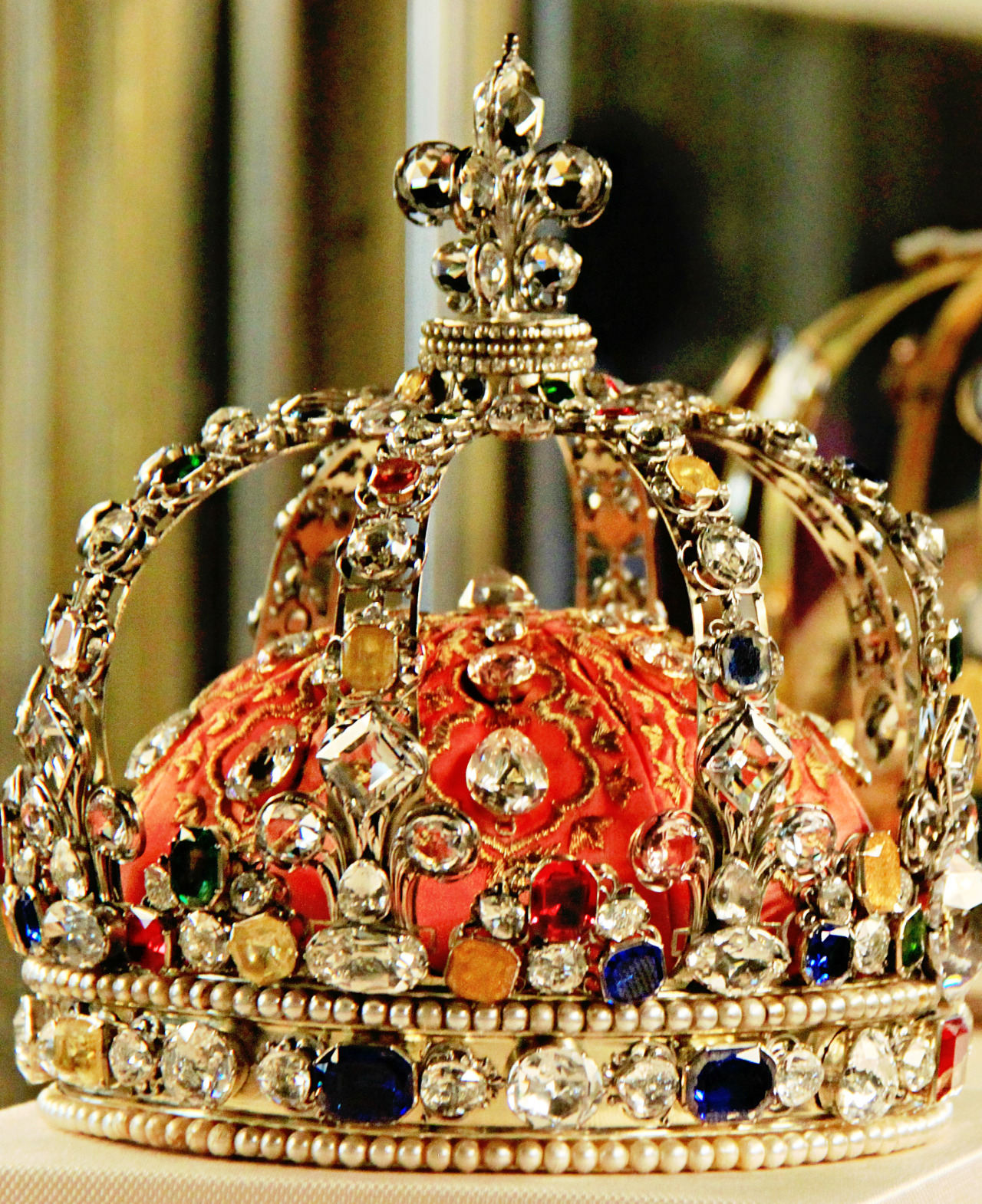 annesidora:   The crown was created for King Louis XV in 1722, when he had a new