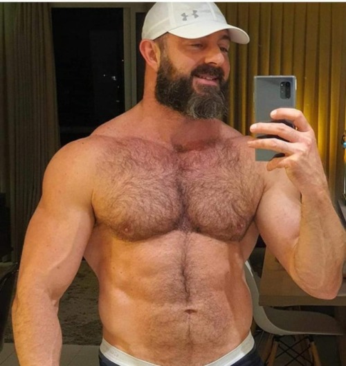 Men That Turn Me On: #manly men #woof #hairy chest