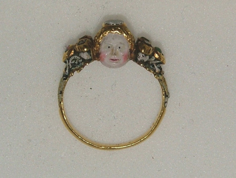 coolthingoftheday:  A two-faced memento mori ring, circa 17th century. This gold ring, from the Ashmolean Museum at the University of Oxford, was worn as a reminder that the wearer will one day die. 