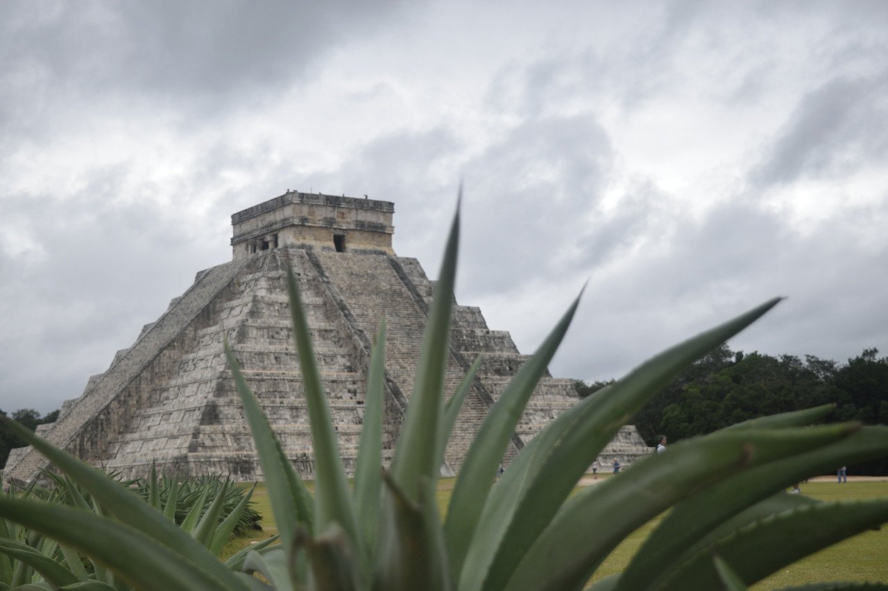 califasqueen:  Un día nublado en Chichén Itzá. Yucatán, México Créditos: Amapola