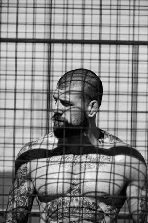 accidentalbear:  (via Antonio Ledesma, A Mountain of Man Photographed by Joan Crisol) 
