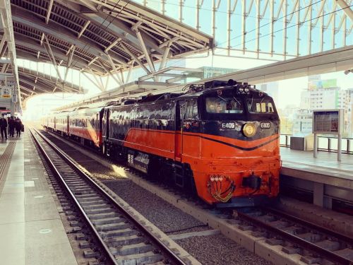 #鳴日號 #（在 臺鐵臺中車站 TRA Taichung Station） https://www.instagram.com/p/CXYApkZPvRd/?utm_medium=tumblr