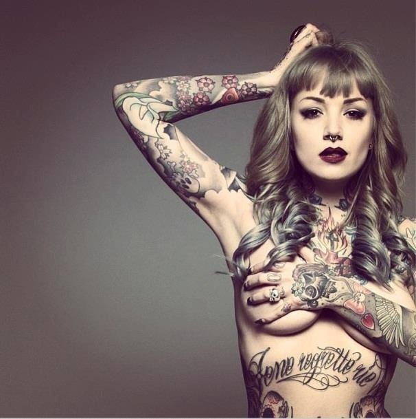 fuckyeahgirlswithtattoos:  Nina Hart 