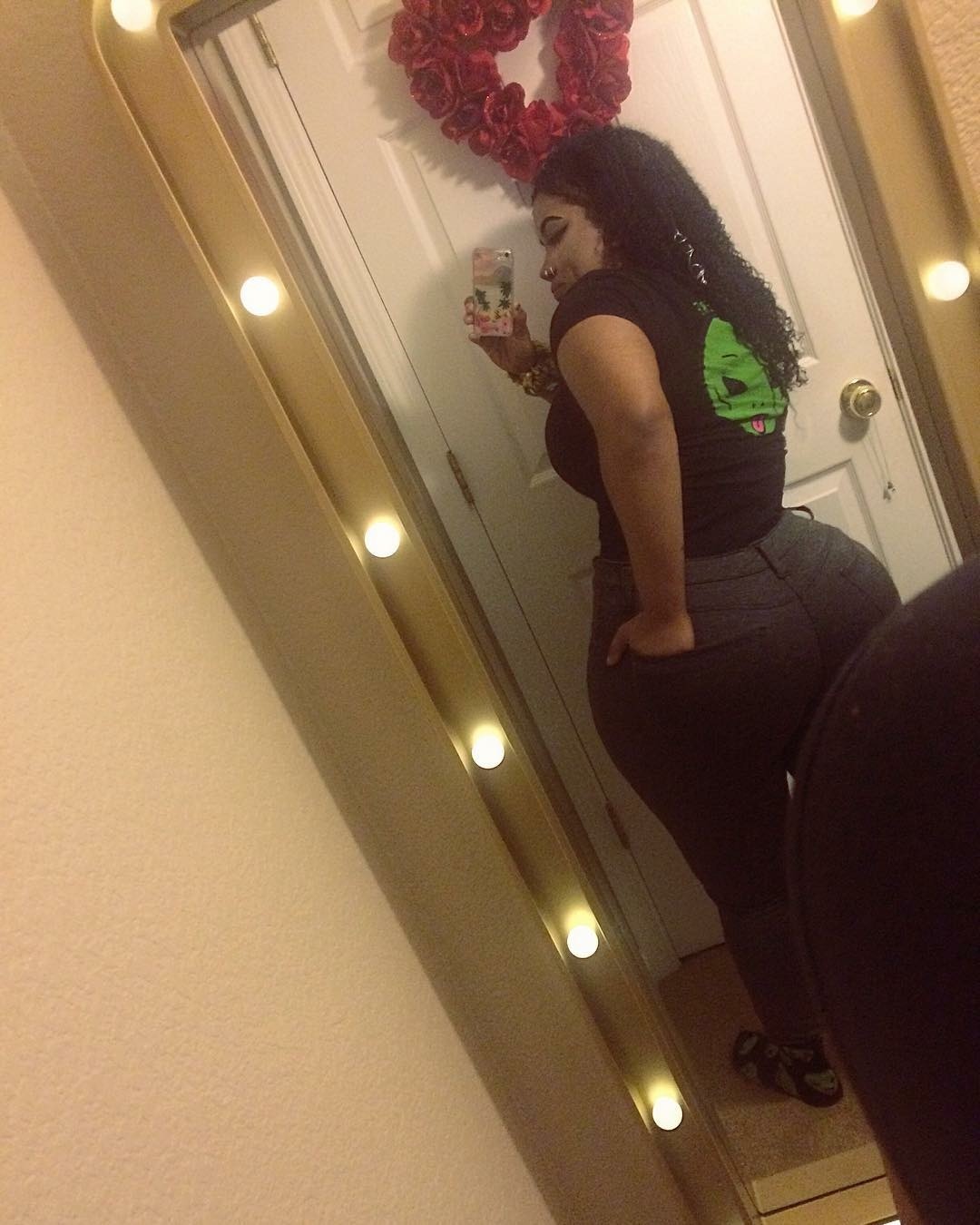 bruh-in-law:  Raychiel  Fat ass booty
