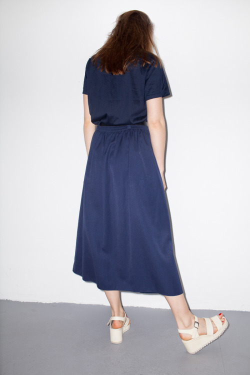 39/43SOLDDARK BLUE PLEATED  SKIRT