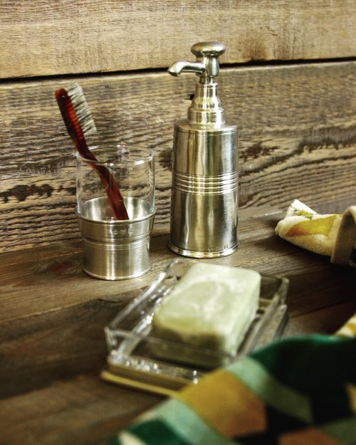 Give your bathroom a certain elegance… Cosi Tabellini stands for famous pewter craftsmanship,