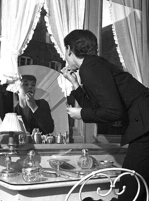 solo-vintage:  Audrey Hepburn photographed adult photos