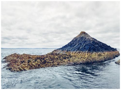 (via The rock formations on the Isle of Staffa blew my mind! Staffa means “Pillars” in t