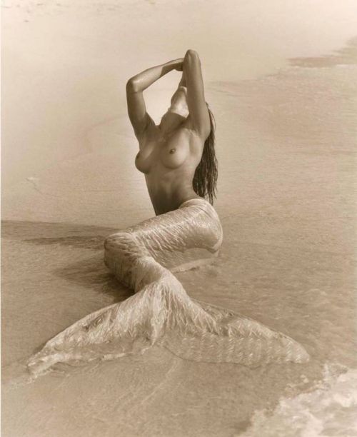 vintage-hotties: Stephanie Seymour by Herb Ritts, Hawaii, 1989