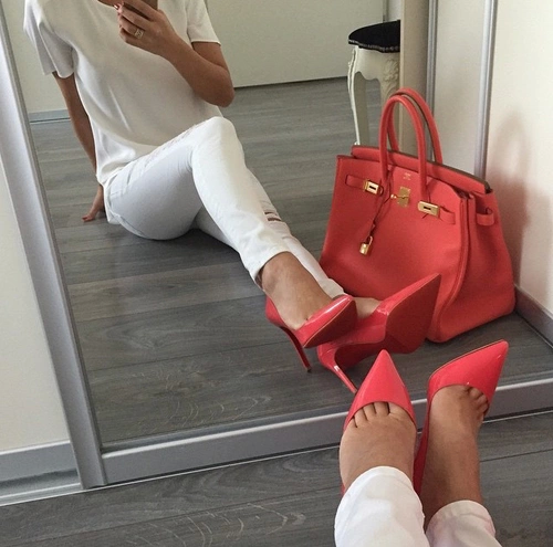 flyestfemales:  million-dollar-goals:  chaneldreamsyslwishes:  xo  million-dollar-goals.tumbl