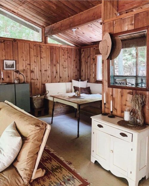 upknorth:Sunday cabin, timber interior, surrounded by the woods. Dream worthy. Via @forestbound #upk