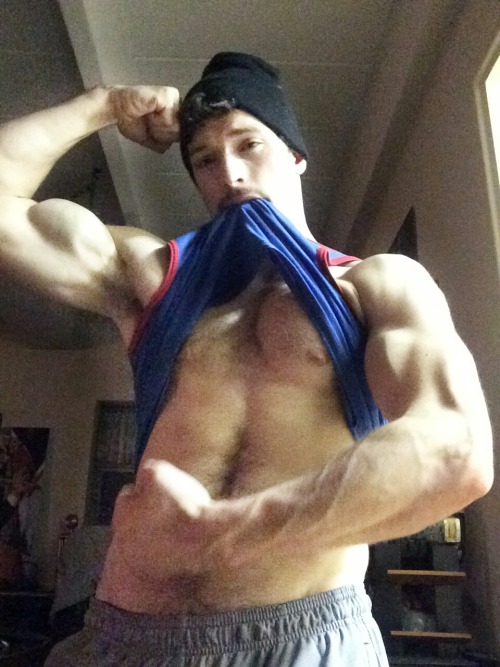 brainjock:  I love how a lot of these millennal str8 bros are embracing their body hair! Please continue letting the fur fly fellas! Not much known about this guy, but my mission is to find out why he is so jacked and get more dick pics!