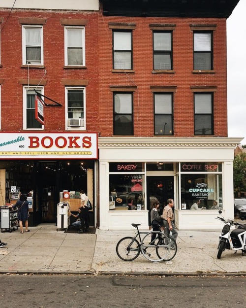 ejmellowbookends:Books and bakeries kind of Sunday ❤️ (at Brooklyn, New York)