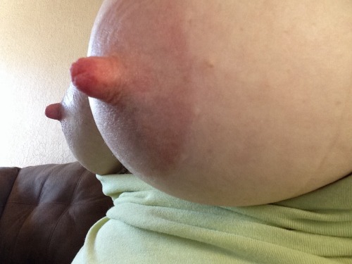 45lover:  luvingthis1:  Side boobies for you M💋… A very happy Sunday afternoon 😊  #boobs #curvy #bbw #sexy #gif #hot #thick #thickchicks #nipples #boobies #yummy #perfect  45lover 😊 Submit your tits (•)(•) 