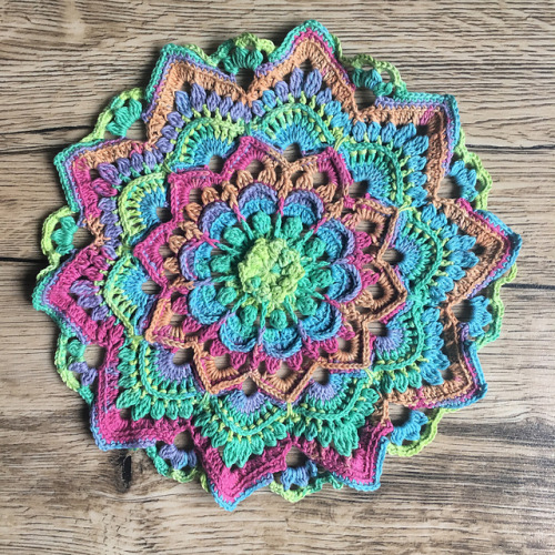 ericacrochets: Flower Mandala by Sany (Sanita Brensone) Free Crochet Pattern Here (May nee